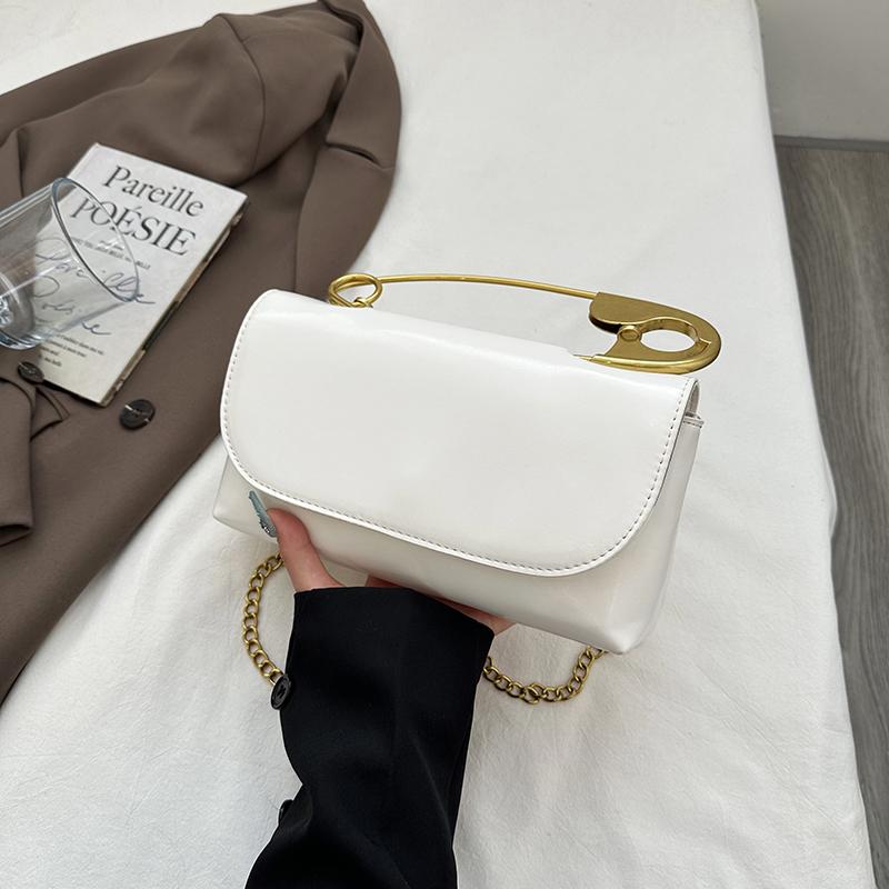 Silver Evening Bag Women Luxury Gold Pin Handle Clutch Bag Designer Handbag And Purse Flap Pu Leather Crossbody Bag Small Tote 30cm))
Silver Evening Bag Women Luxury Gold Pin Handle Clutch Bag Designer Handbag And Purse Flap Pu Leather Crossbody Bag Small Tote 30cm))