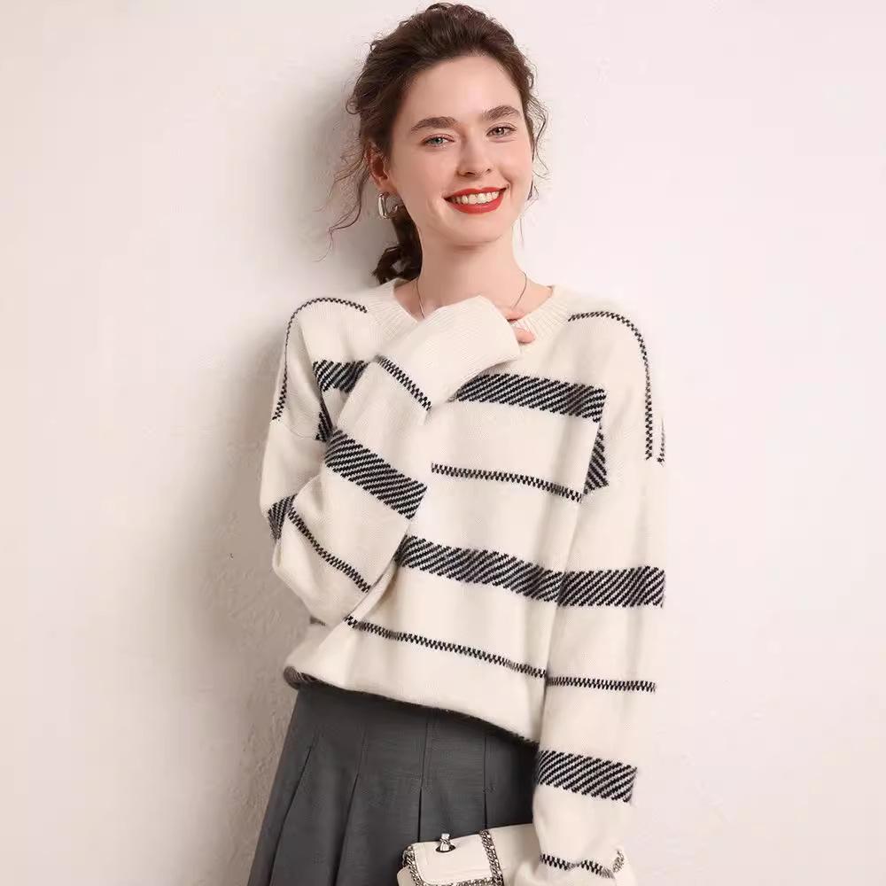 2024 Autumn/Winter Striped Color Block Crew Neck Cashmere Sweater - Korean Loose Fit Fashion. Medium
2024 Autumn/Winter Striped Color Block Crew Neck Cashmere Sweater - Korean Loose Fit Fashion. Medium
