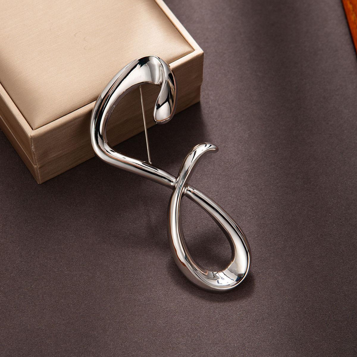 High-End Metal Design Exaggerated 8-Character Shape Large Brooch Light Luxury Coat Pin Coat Spring And Summer Accessories
High-End Metal Design Exaggerated 8-Character Shape Large Brooch Light Luxury Coat Pin Coat Spring And Summer Accessories