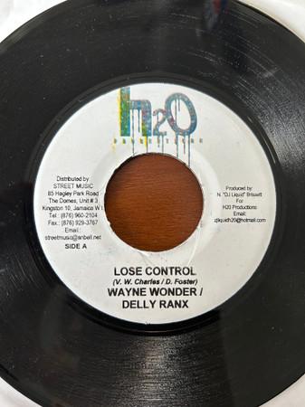 7inch Record WAYNE WONDER & DELLY RANKS, CHICO - Lose Control / Inna DI Club NONE H2O Productions Jamaica Reggae, Ska & Dub Used
7inch Record WAYNE WONDER & DELLY RANKS, CHICO - Lose Control / Inna DI Club NONE H2O Productions Jamaica Reggae, Ska & Dub Used