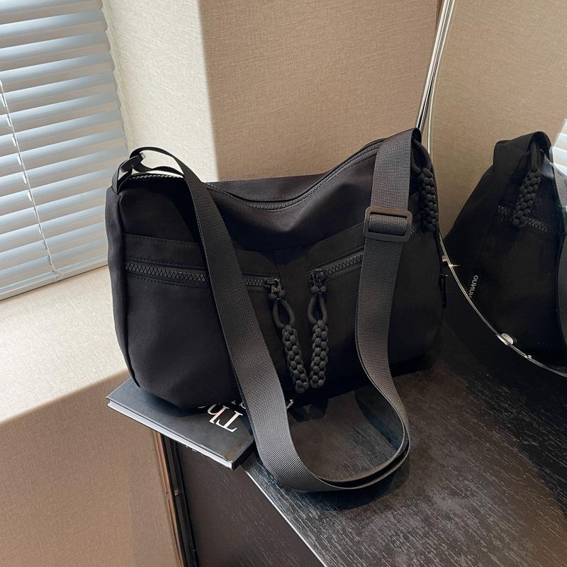 Модная сумка-мессенджер через плечо большой емкости для женщин, новая повседневная универсальная сумка-тоут, корейская версия сумки под мышкой чёрный
Модная сумка-мессенджер через плечо большой емкости для женщин, новая повседневная универсальная сумка-тоут, корейская версия сумки под мышкой чёрный