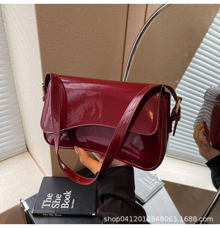 Новая ретро сумка-мессенджер из вощеной кожи 2025 года для поездок на работу, модная и простая женская сумка, сумка под мышкой, сумка-кроссбоди бордовый
Новая ретро сумка-мессенджер из вощеной кожи 2025 года для поездок на работу, модная и простая женская сумка, сумка под мышкой, сумка-кроссбоди бордовый