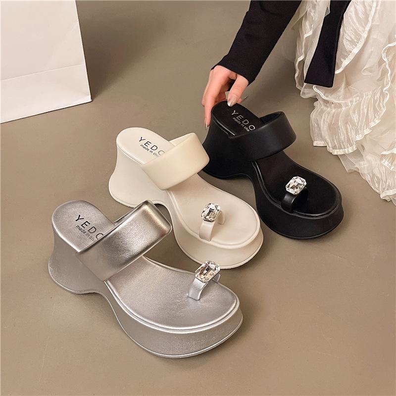 heightened open-toed rhinestone toe slippers pigeon egg slope heel heightened slippers small sandals soft bottom beach wear 35 чёрный
heightened open-toed rhinestone toe slippers pigeon egg slope heel heightened slippers small sandals soft bottom beach wear 35 чёрный