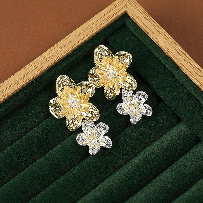 Модные висячие серьги для женских украшений золотой 
Модные висячие серьги для женских украшений золотой