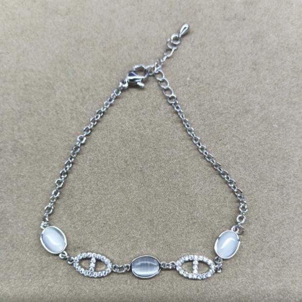Diamond-set oval opal pig nose bracelet light luxury high-end bracelet niche ins versatile temperament jewelry women
Diamond-set oval opal pig nose bracelet light luxury high-end bracelet niche ins versatile temperament jewelry women