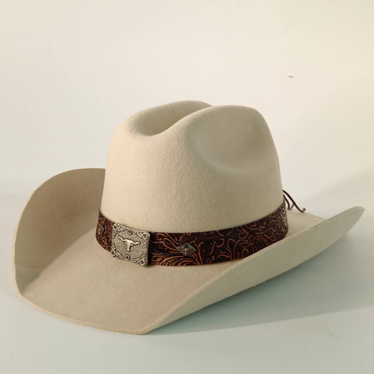 New unisex wool felt cowboy hat fashionable retro autumnwinter series Western wide-brimmed hatmatches variousfashion accessories L57CM
New unisex wool felt cowboy hat fashionable retro autumnwinter series Western wide-brimmed hatmatches variousfashion accessories L57CM