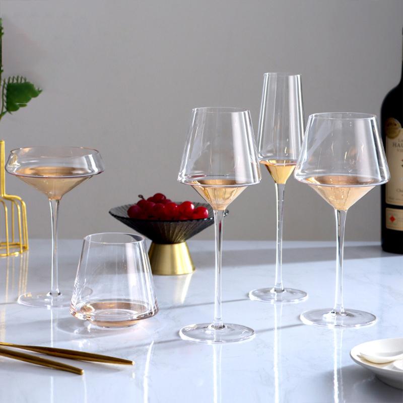 Nordic Light Luxury Golden Wine Бокалы для вина, бокалы из бордового стекла, бокалы для домашнего виски, барная утварь, выставочный зал, винный шкаф, украшение 1PCS
Nordic Light Luxury Golden Wine Бокалы для вина, бокалы из бордового стекла, бокалы для домашнего виски, барная утварь, выставочный зал, винный шкаф, украшение 1PCS