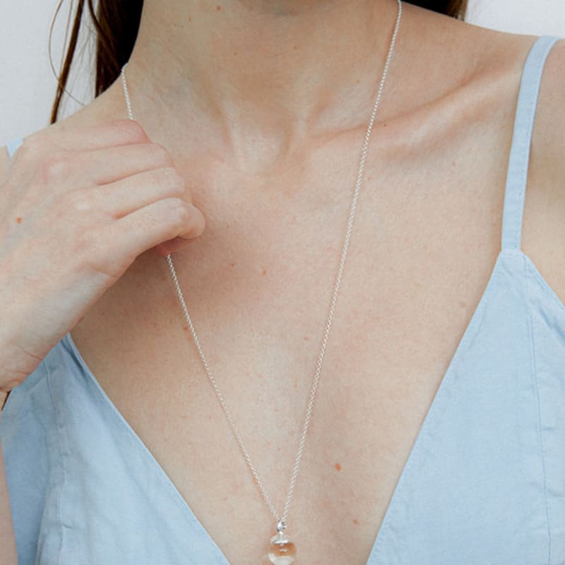 MIDNIGHT MOMENT cap clear necklace SILVER
MIDNIGHT MOMENT cap clear necklace SILVER