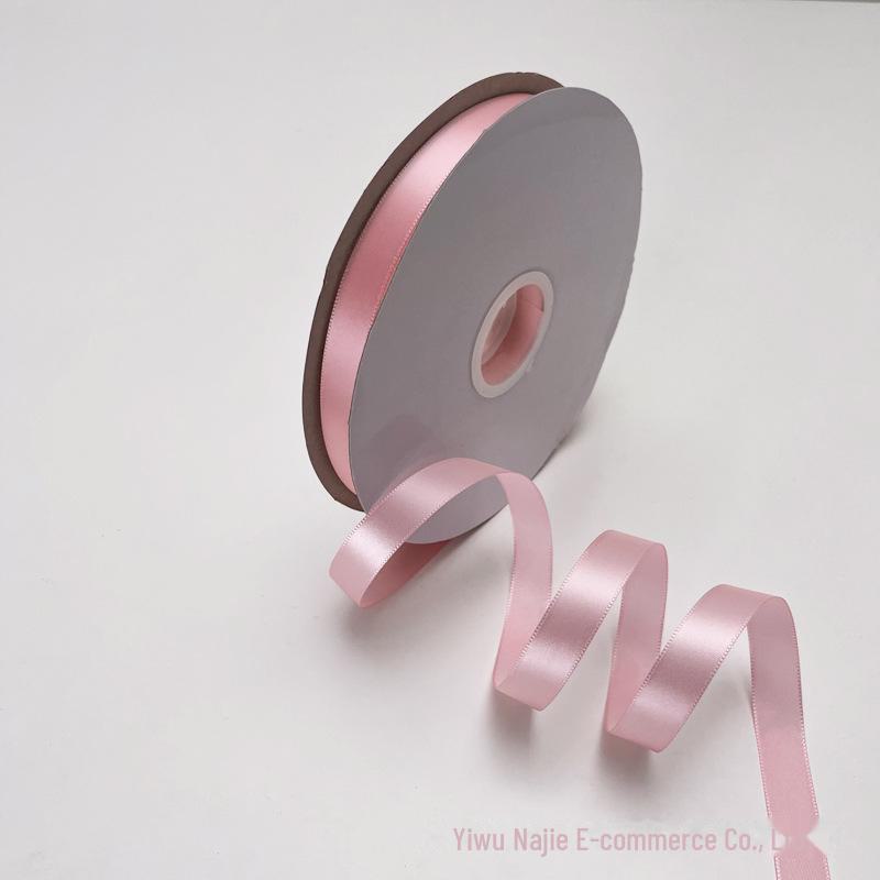 Рулон атласной ленты-банта, завязанной вручную, 2 см — рождественский подарок и украшение
Рулон атласной ленты-банта, завязанной вручную, 2 см — рождественский подарок и украшение