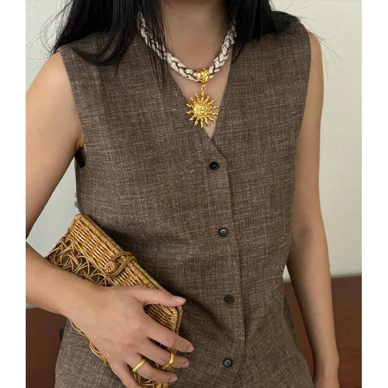 Twist woven rope sun pendant necklace temperament retro collarbone chain niche personality versatile jewelry
Twist woven rope sun pendant necklace temperament retro collarbone chain niche personality versatile jewelry