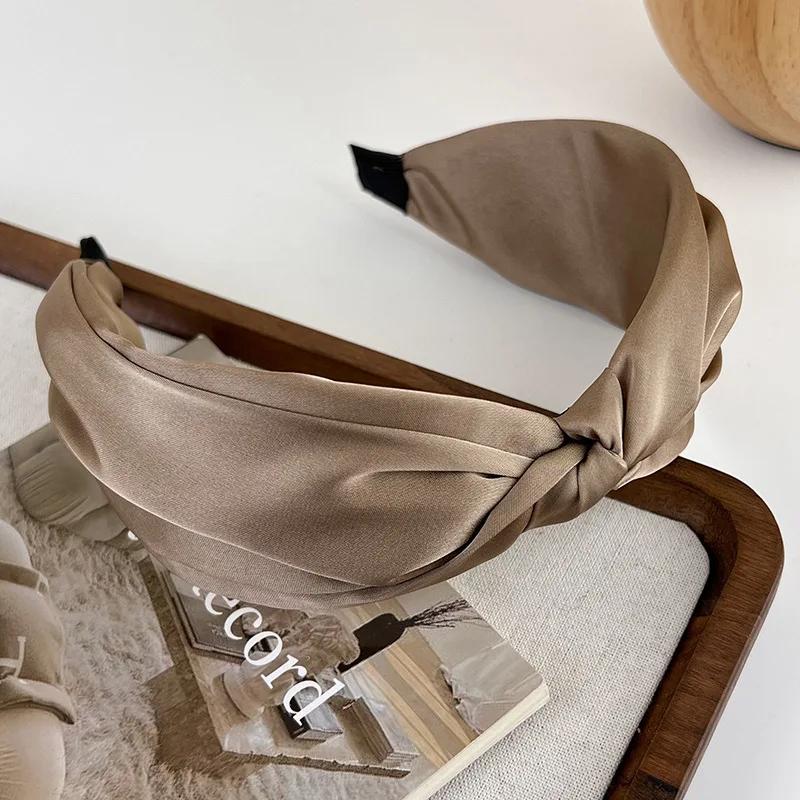 Модные атласные широкие повязки на голову с узлом кофейного цвета для женщин, темпераментные элегантные повязки для волос, обруч для волос, женские ретро аксессуары для волос
Модные атласные широкие повязки на голову с узлом кофейного цвета для женщин, темпераментные элегантные повязки для волос, обруч для волос, женские ретро аксессуары для волос