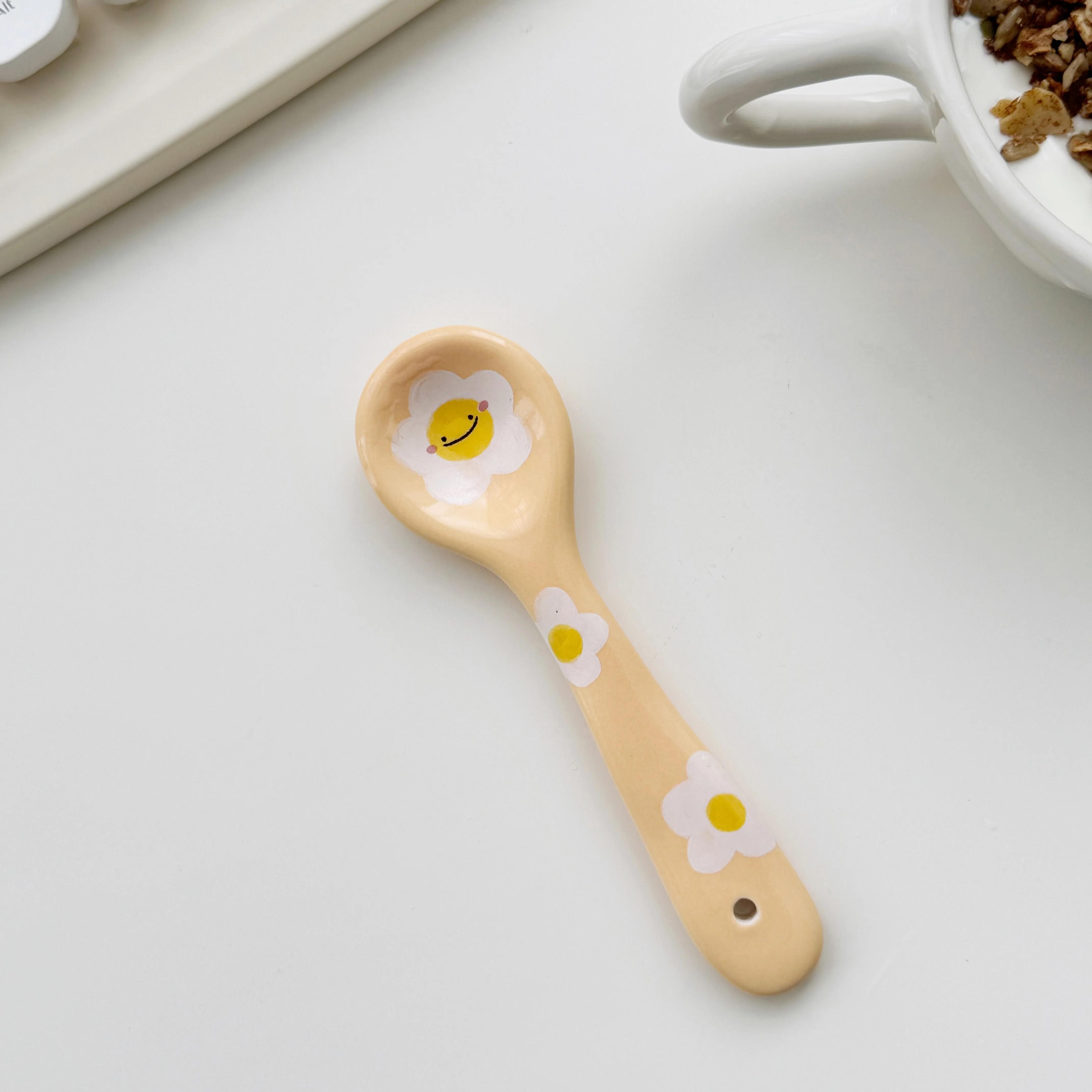 Cute Smiling Spoons Ceramic Ice Cream Spooon Irregular Hand Painted Dessert Breakfast Spoon Home Kitchen Tableware Accessories
Cute Smiling Spoons Ceramic Ice Cream Spooon Irregular Hand Painted Dessert Breakfast Spoon Home Kitchen Tableware Accessories