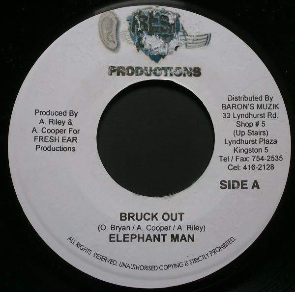 7inch Record ELEPHANT MAN / RDX - Bruck Out / Gangsta Party NONE Fresh Ear Jamaica Reggae, Ska & Dub Used
7inch Record ELEPHANT MAN / RDX - Bruck Out / Gangsta Party NONE Fresh Ear Jamaica Reggae, Ska & Dub Used