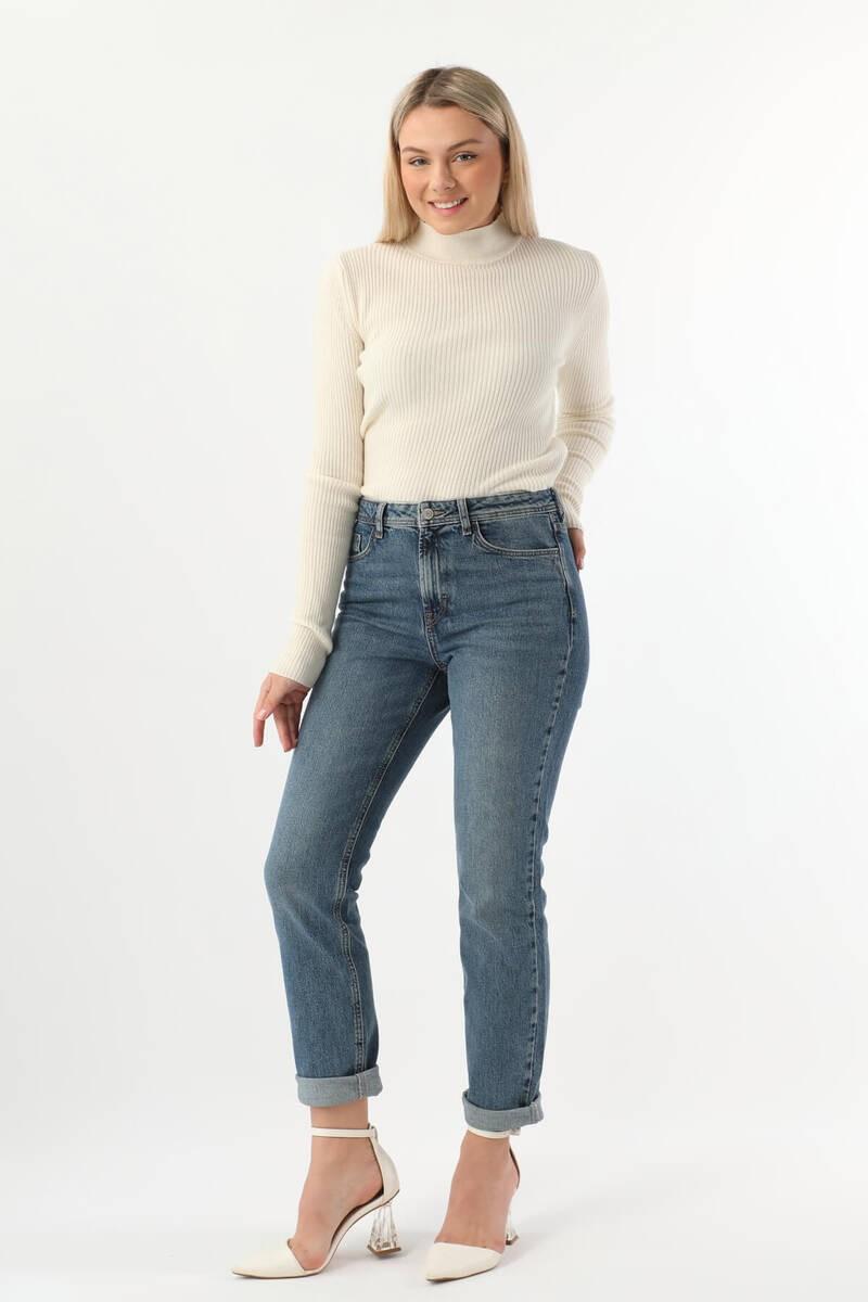 Женские прямые джинсы прямого кроя с высокой талией синего цвета 
Женские прямые джинсы прямого кроя с высокой талией синего цвета