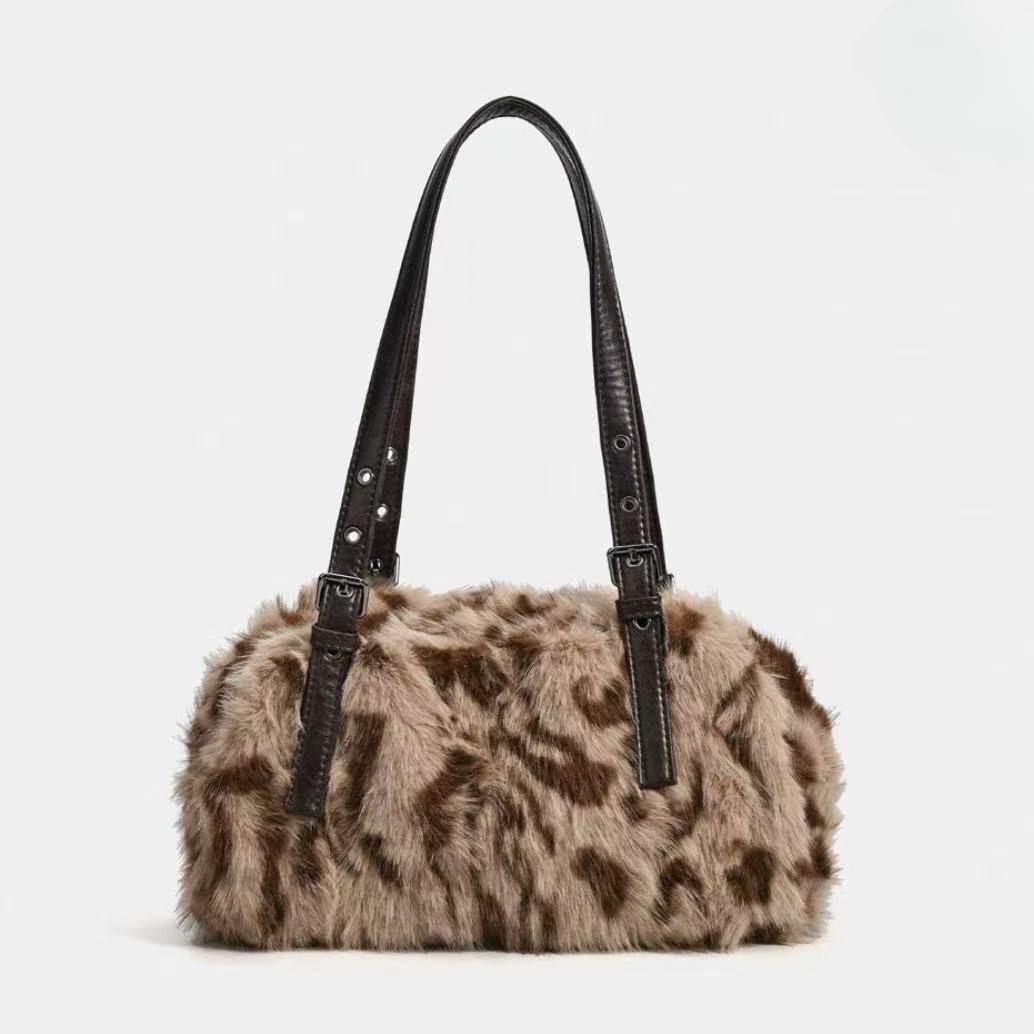 Hot Girl Leopard Plush Underarm Bag Women Large Capacity Soft Pillow Bag Ladies Fashion Commute Versatile Shoulder Bag Chic 2025 27x16x11cm коричневий
Hot Girl Leopard Plush Underarm Bag Women Large Capacity Soft Pillow Bag Ladies Fashion Commute Versatile Shoulder Bag Chic 2025 27x16x11cm коричневий