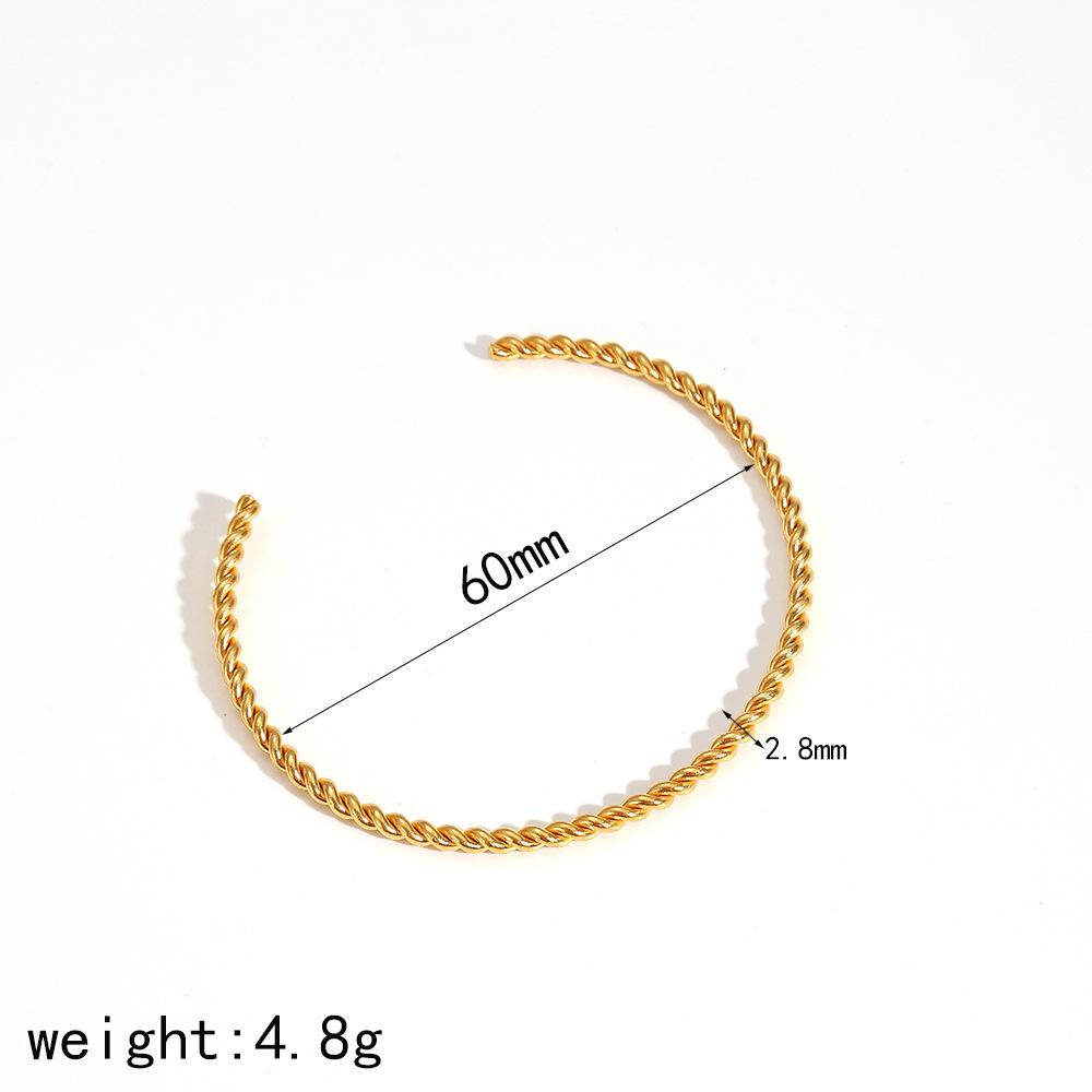 Стильный и простой гладкий открытый браслет из нержавеющей стали, женственный, универсальный, позолоченный 18-каратным золотом, витой браслет из титановой стали 18K
Стильный и простой гладкий открытый браслет из нержавеющей стали, женственный, универсальный, позолоченный 18-каратным золотом, витой браслет из титановой стали 18K