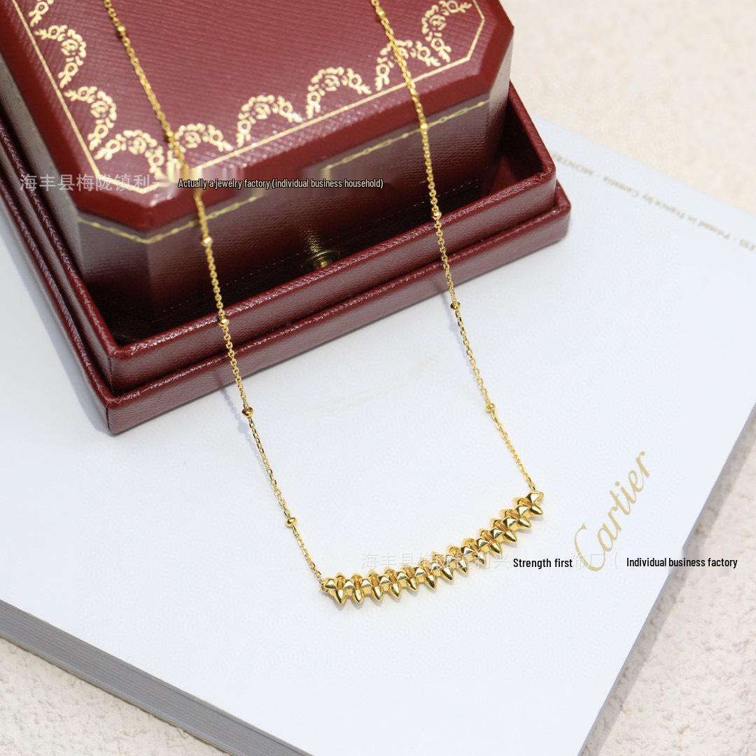 Gold Bullet Rivet Necklace with Star Clavicle Chain - Fashionable Pendant for Women золотий
Gold Bullet Rivet Necklace with Star Clavicle Chain - Fashionable Pendant for Women золотий