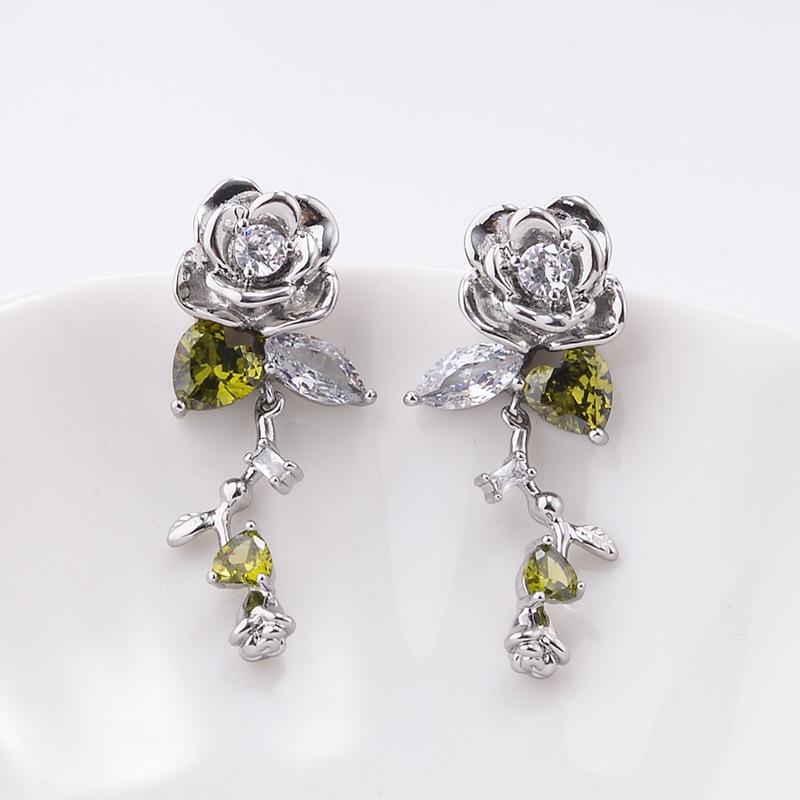 Fresh and Sweet Metal Rose Drop Earrings for Women Girls Super Fairy Green Heart Zircon Leaves Stud Earrings Jewelry Accessories
Fresh and Sweet Metal Rose Drop Earrings for Women Girls Super Fairy Green Heart Zircon Leaves Stud Earrings Jewelry Accessories