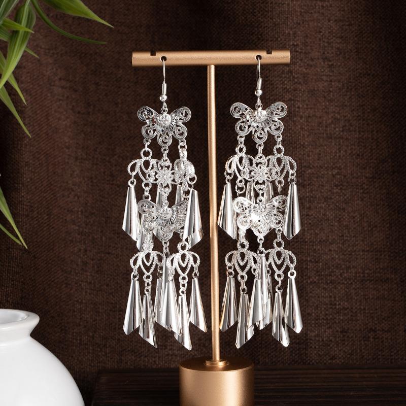 Retro fringed earrings court style geometric glaze long earrings temperament fashion earrings
Retro fringed earrings court style geometric glaze long earrings temperament fashion earrings