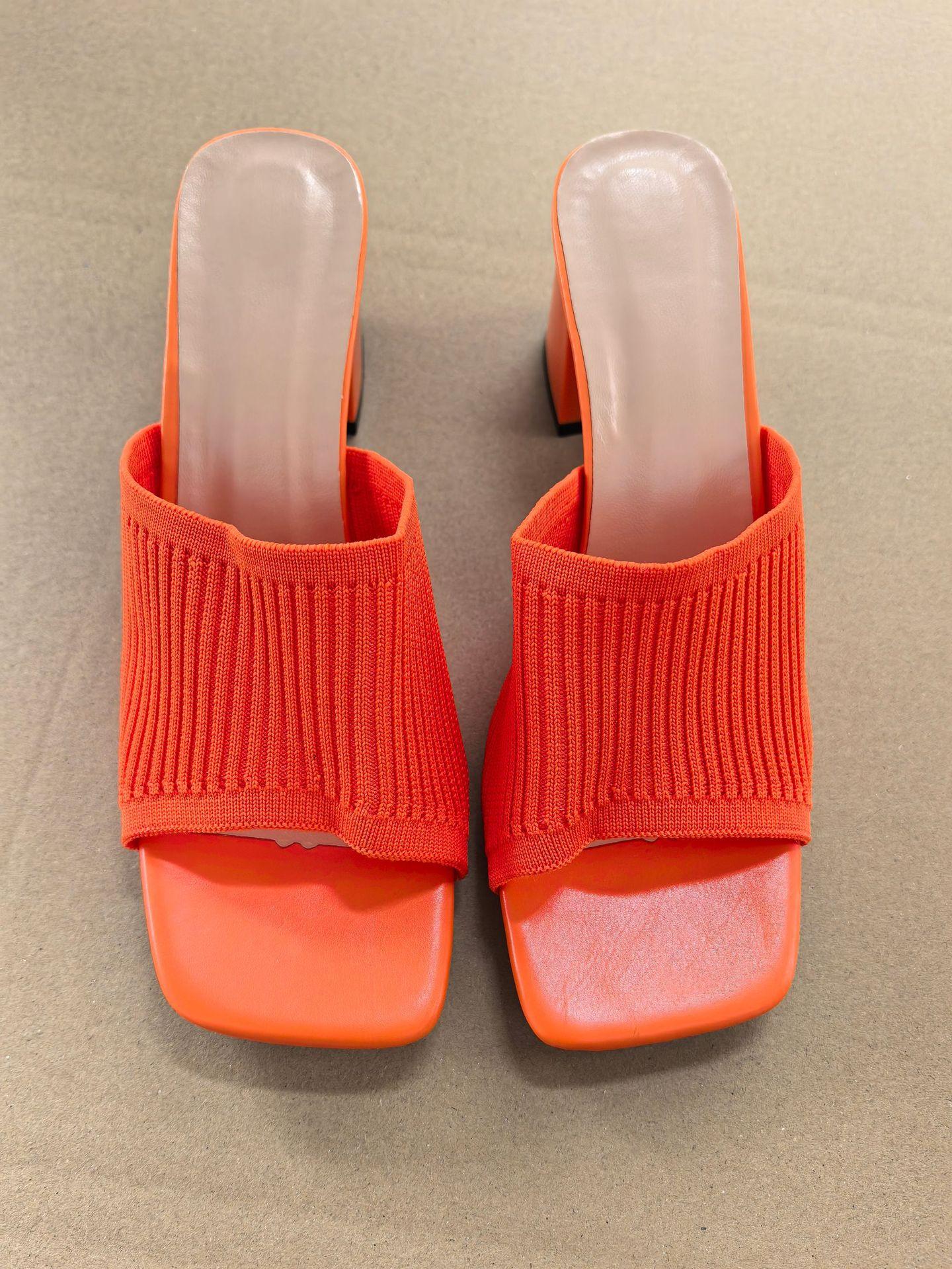 2025 summer new Korean version of fly-woven slippers women s wear square head one-word drag thick heel fashion middle heel sandals 43
2025 summer new Korean version of fly-woven slippers women s wear square head one-word drag thick heel fashion middle heel sandals 43