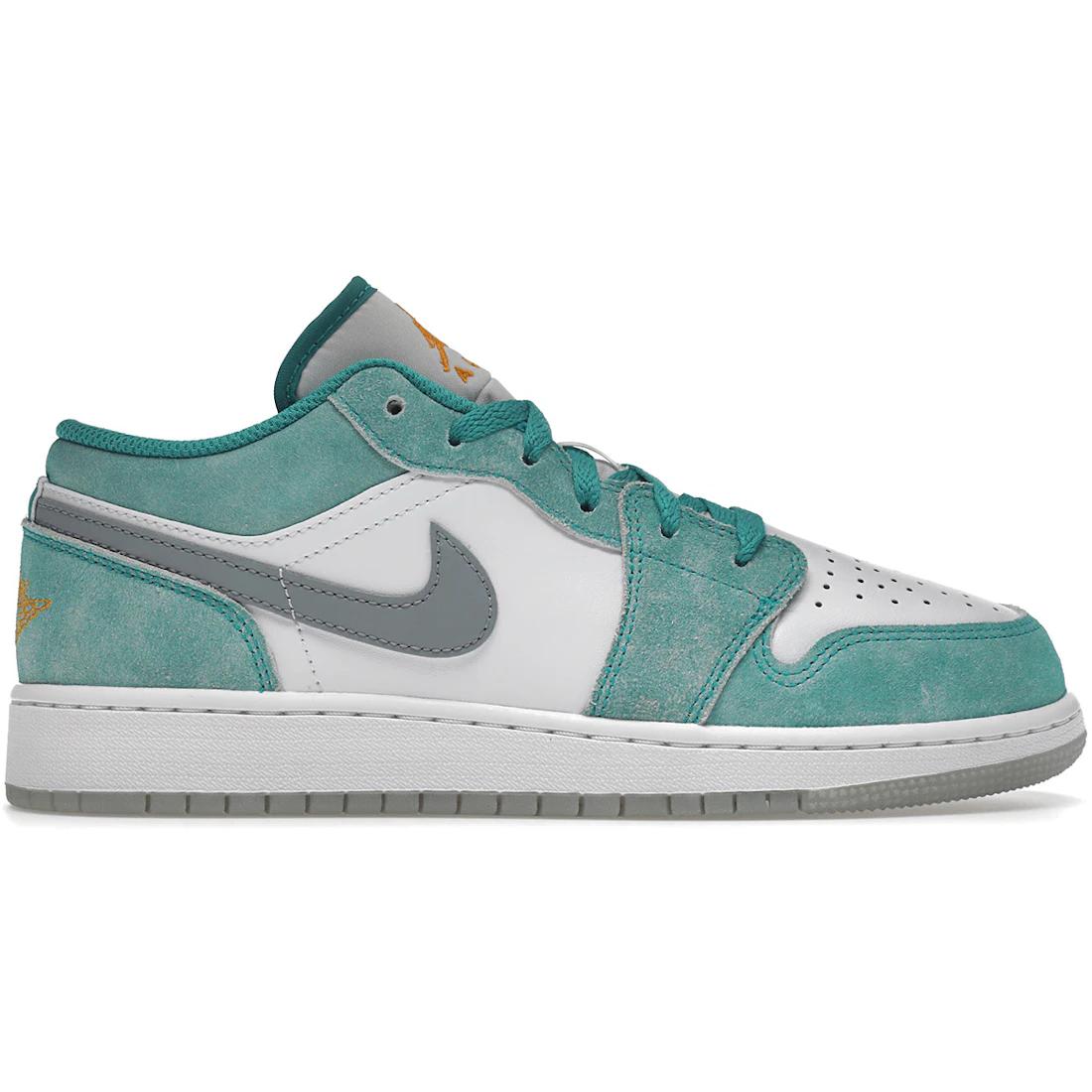 Sneaker Jordan 1 Low New Emerald (GS)(DO8244-301) 36.5
Sneaker Jordan 1 Low New Emerald (GS)(DO8244-301) 36.5