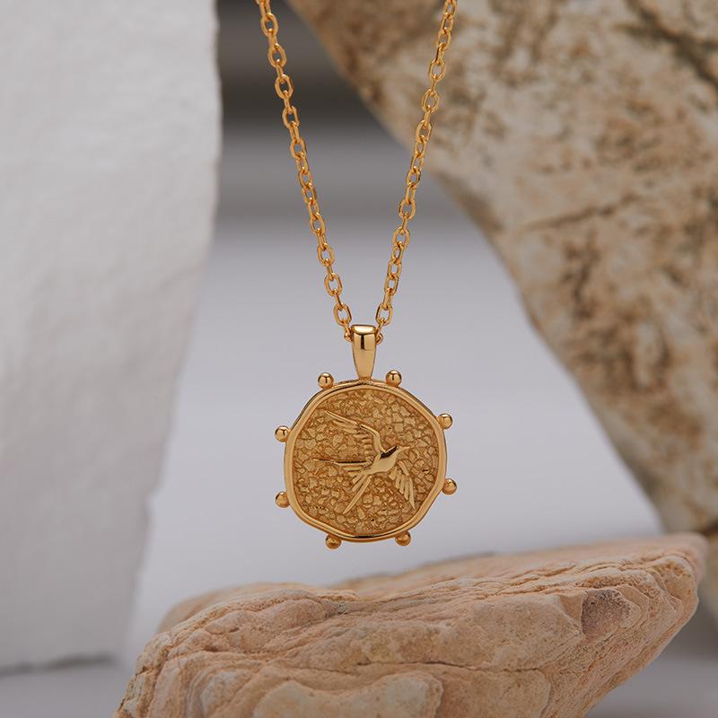 French Vintage Compass Embossed Swallow Pendant S925 Sterling Silver Necklace Female Elegant Versatile Clavicle Chain золотий
French Vintage Compass Embossed Swallow Pendant S925 Sterling Silver Necklace Female Elegant Versatile Clavicle Chain золотий