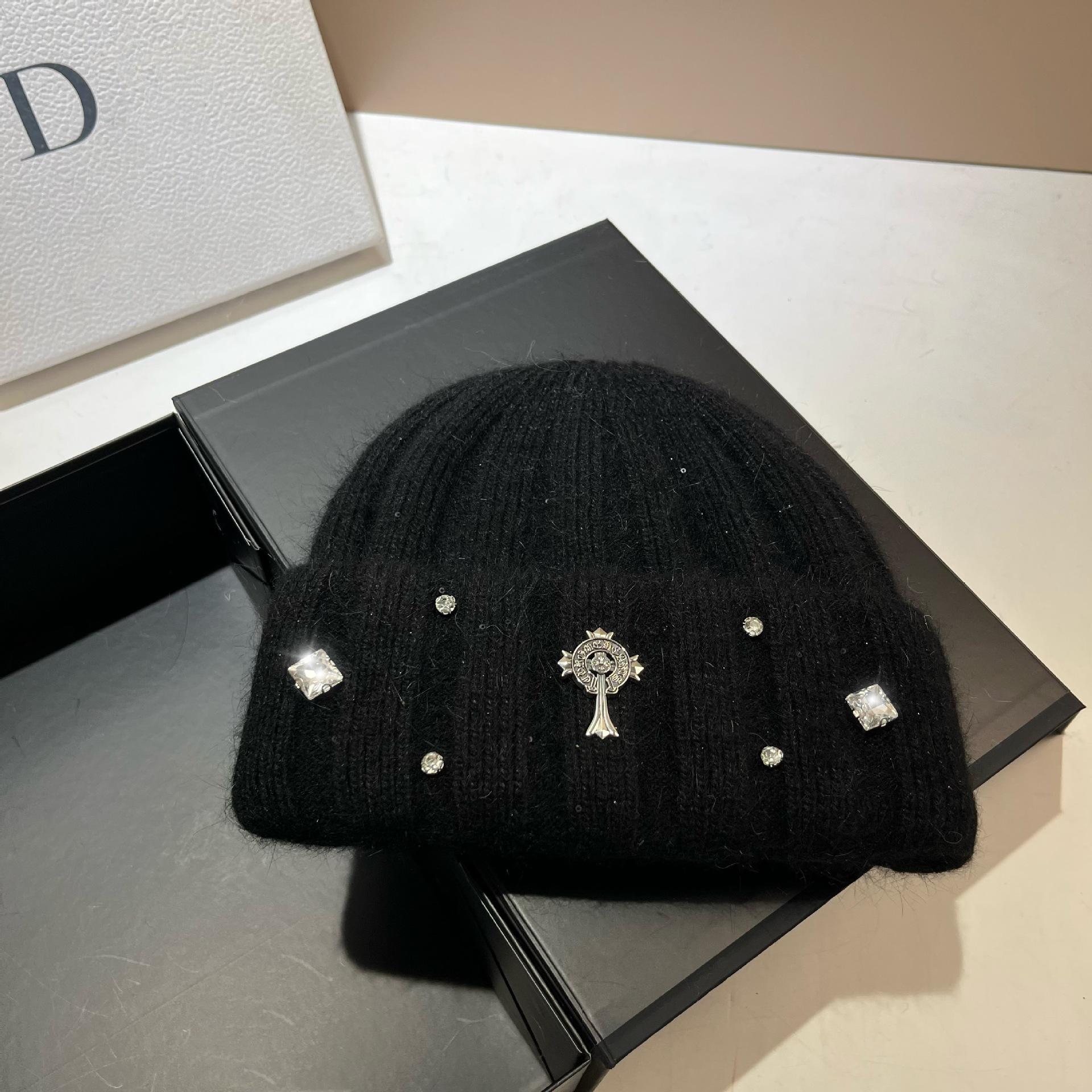 Sequins Personalized Niche Rhinestone Cross Thickened Double-Layer Knitted Hat Winter Warm Rabbit Fur Wool Hat One size fits all чорний
Sequins Personalized Niche Rhinestone Cross Thickened Double-Layer Knitted Hat Winter Warm Rabbit Fur Wool Hat One size fits all чорний