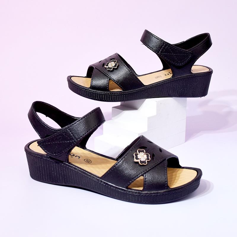 Босоножки для женщин, удобные для среднего и пожилого возраста, мягкая подошва, противоскользящие, толстая подошва, наклонный каблук, обувь для мамы 39 чёрный
Босоножки для женщин, удобные для среднего и пожилого возраста, мягкая подошва, противоскользящие, толстая подошва, наклонный каблук, обувь для мамы 39 чёрный