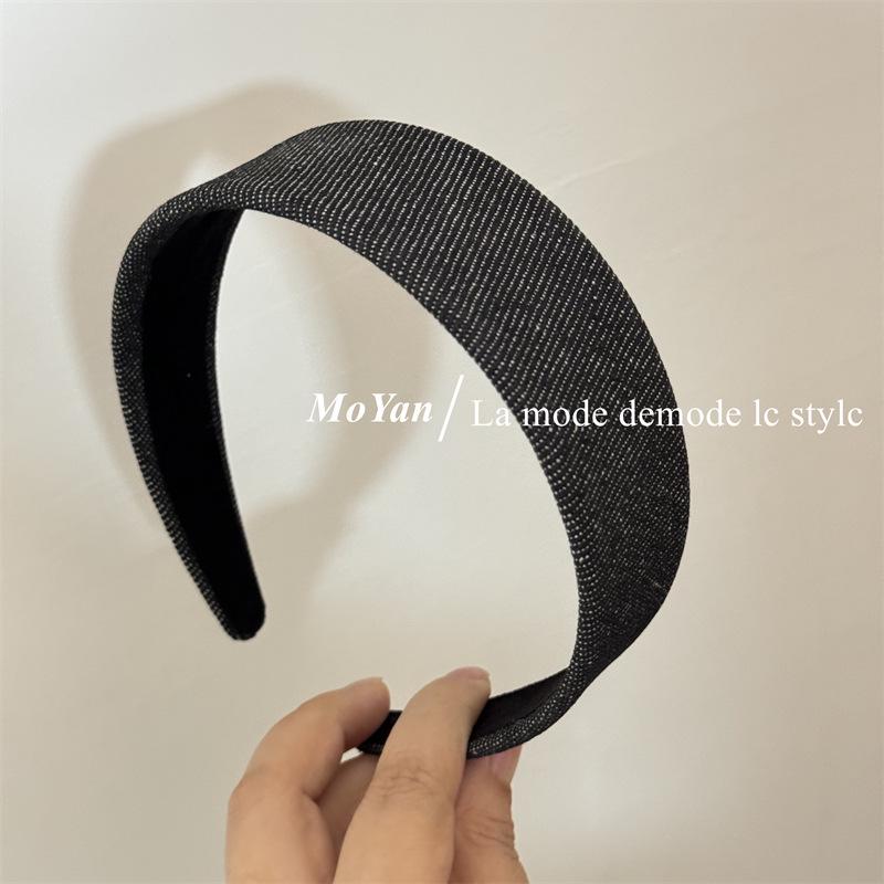 Hong Kong Style Retro Denim Wide-Brimmed Headband - Versatile Celebrity-Inspired Hair Accessory
Hong Kong Style Retro Denim Wide-Brimmed Headband - Versatile Celebrity-Inspired Hair Accessory