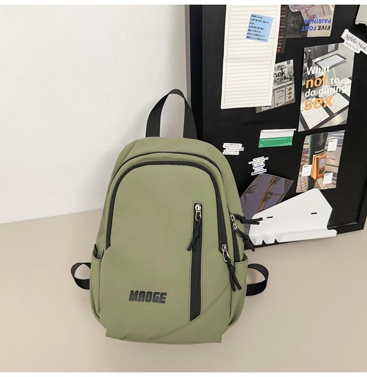 New solid color middle school schoolbag large capacity backpack female junior high school student Oxford cloth hairball schoolbag зелений
New solid color middle school schoolbag large capacity backpack female junior high school student Oxford cloth hairball schoolbag зелений