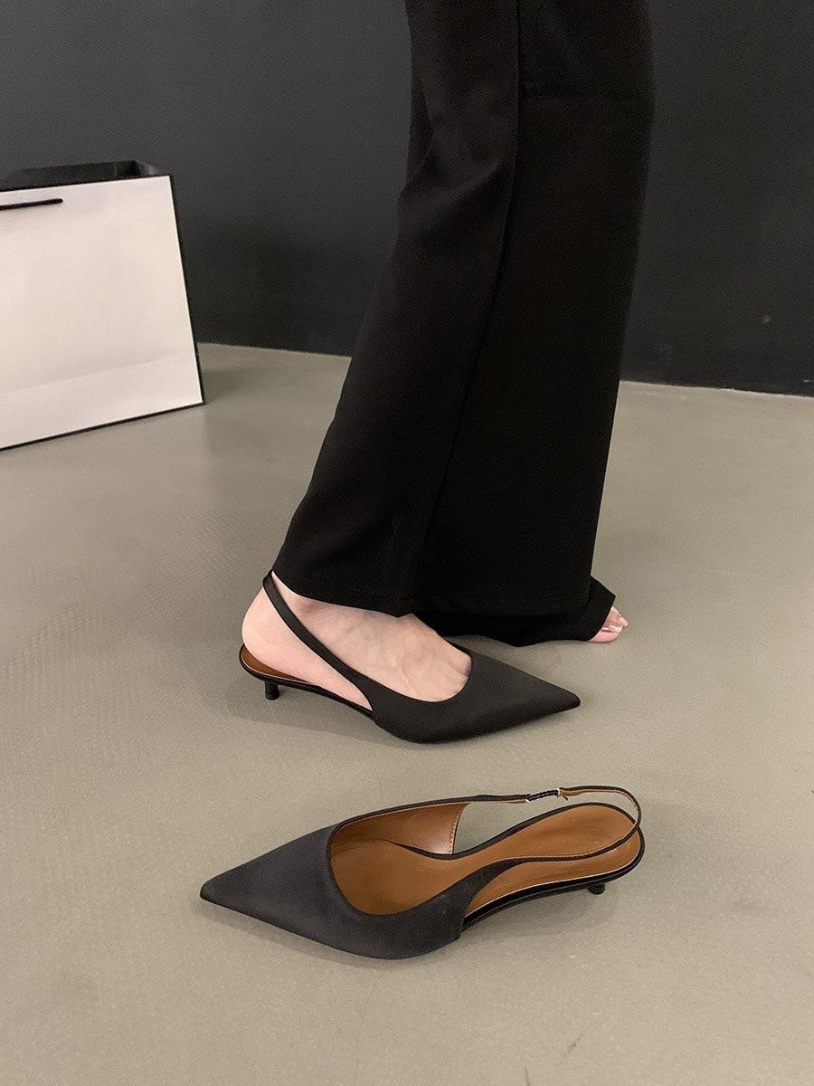 Французские босоножки с заостренным носком на высоком каблуке, туфли-мешки, новинка лета 2024 года, ретро-темперамент, нишевая обувь на тонком каблуке с острым носком 40 чёрный
Французские босоножки с заостренным носком на высоком каблуке, туфли-мешки, новинка лета 2024 года, ретро-темперамент, нишевая обувь на тонком каблуке с острым носком 40 чёрный