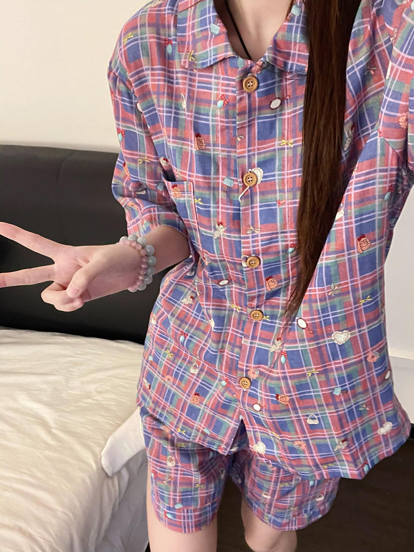 Purple plaid contrasting pajamas women s suit can be worn outside in summer, cardigan lapel short-sleeved shorts, two-piece loungewear S
Purple plaid contrasting pajamas women s suit can be worn outside in summer, cardigan lapel short-sleeved shorts, two-piece loungewear S