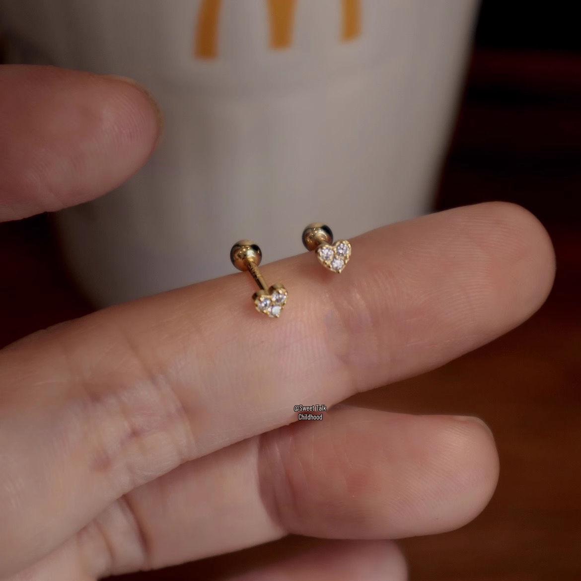 Heart-Shaped Mini Screw-In Stud Earrings for Comfortable Sleep and Ear Healing
Heart-Shaped Mini Screw-In Stud Earrings for Comfortable Sleep and Ear Healing