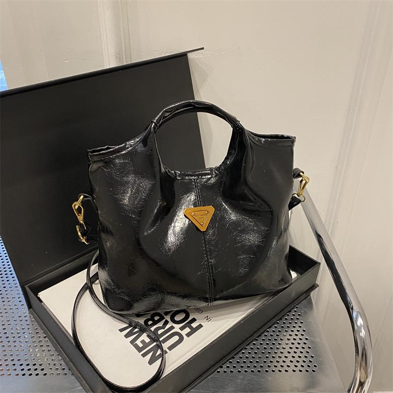 High value retro business style Maillard portable bucket bag versatile messenger mother and child bag shoulder bag 2025
High value retro business style Maillard portable bucket bag versatile messenger mother and child bag shoulder bag 2025