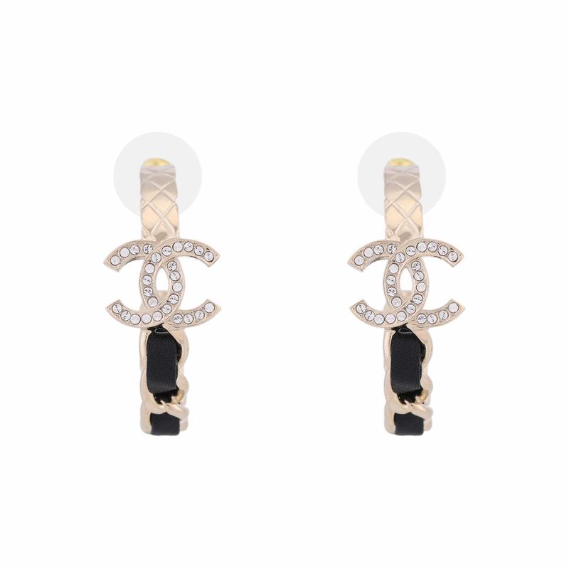 CHANEL Logo Metal Calfskin Rhinestone Earrings Women s Black/Gold чорний
CHANEL Logo Metal Calfskin Rhinestone Earrings Women s Black/Gold чорний