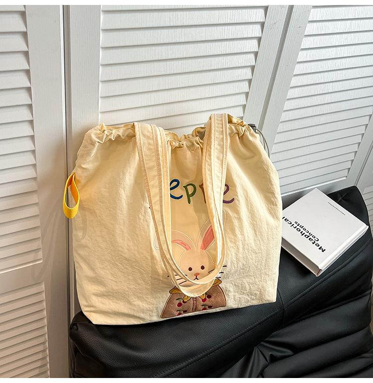 Plaid canvas bag women s large-capacity new summer versatile shoulder drawstring bag college student tote bag бежевий
Plaid canvas bag women s large-capacity new summer versatile shoulder drawstring bag college student tote bag бежевий