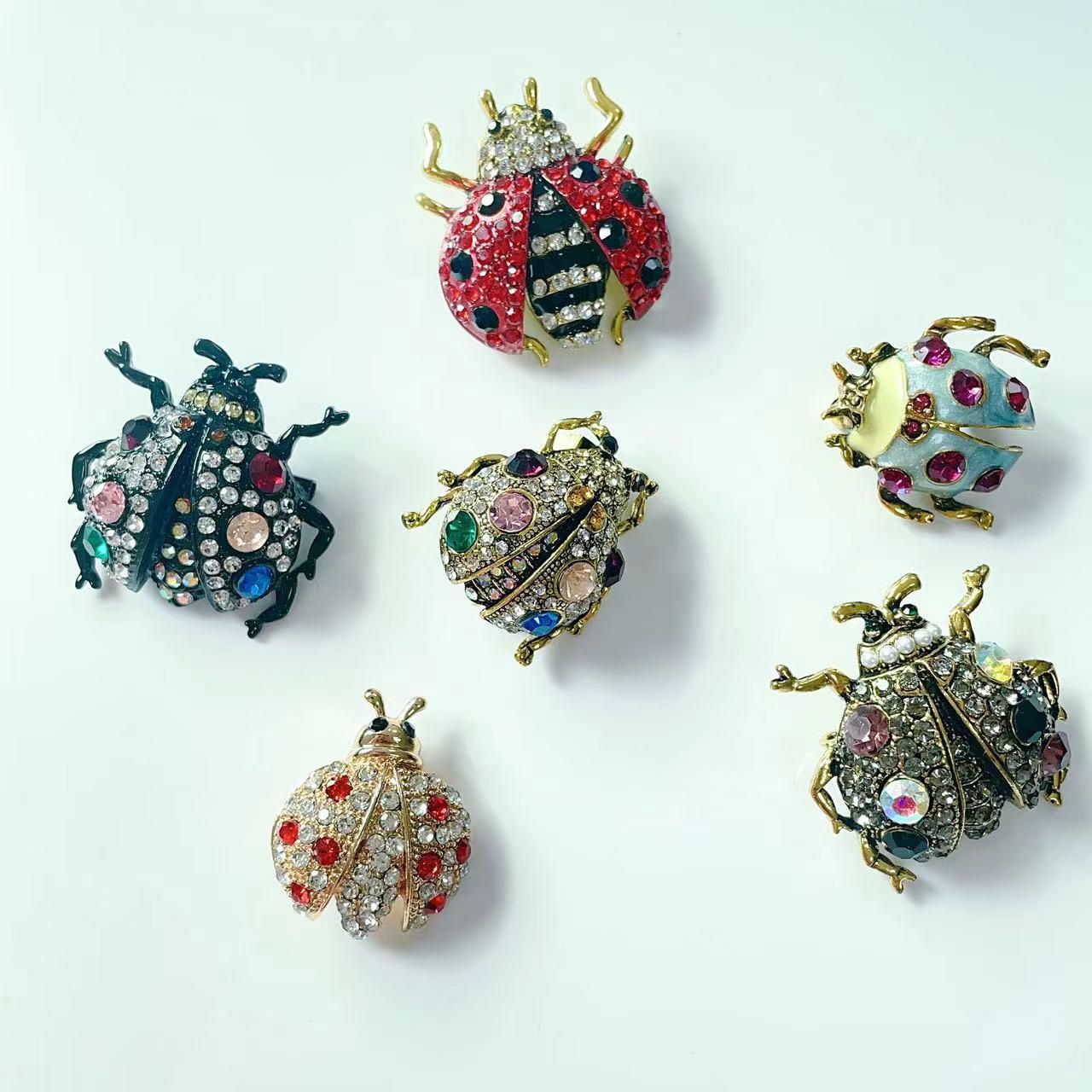 Elegant Cartoon Ladybug Diamond-Studded Brooch – High-Grade Alloy Beetle Pin Accessory Model 3
Elegant Cartoon Ladybug Diamond-Studded Brooch – High-Grade Alloy Beetle Pin Accessory Model 3