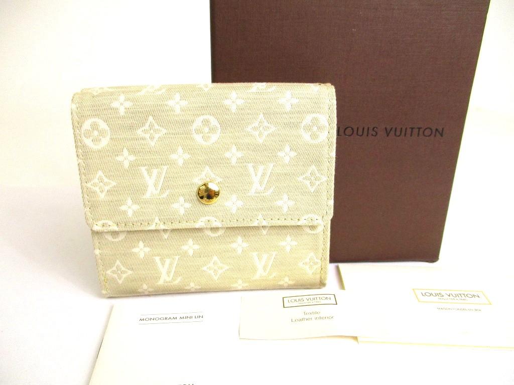 Автентичний гаманець LOUIS VUITTON з монограмою Mini Lin White Canvas Brifold № 9426 Refurbished
Автентичний гаманець LOUIS VUITTON з монограмою Mini Lin White Canvas Brifold № 9426 Refurbished