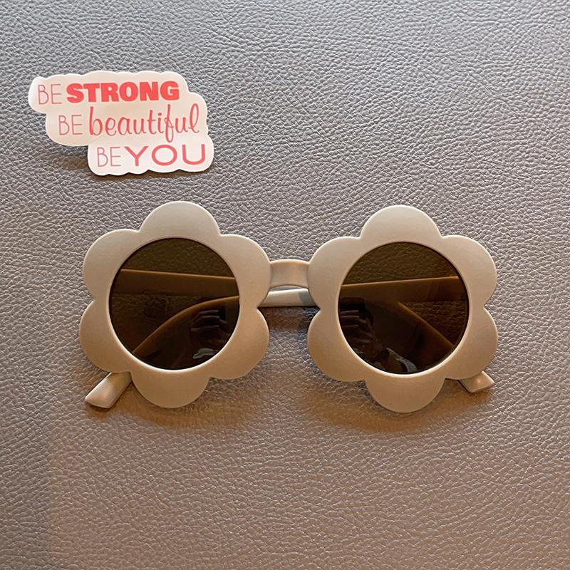 2024 New Children Cute Solid Color Flower UV400 Sunglasses Fashion Round Girls Boys Sun Protection Sunglasses Kids Sun Glasses коричневый
2024 New Children Cute Solid Color Flower UV400 Sunglasses Fashion Round Girls Boys Sun Protection Sunglasses Kids Sun Glasses коричневый