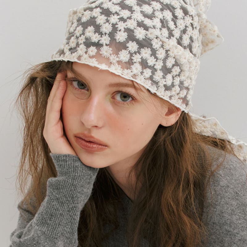 MEENDERI (1st Reorder) FLOWER FLAKE SCARF OS
MEENDERI (1st Reorder) FLOWER FLAKE SCARF OS