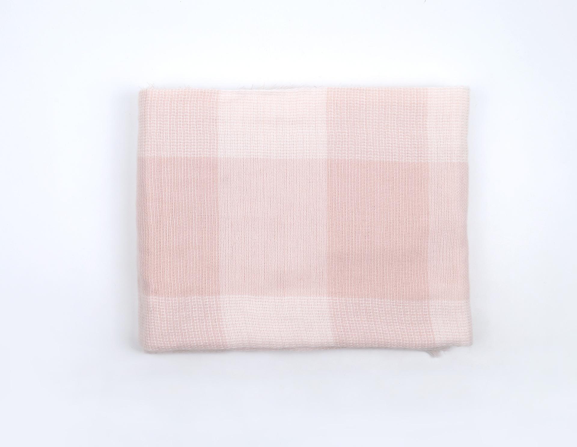 Квадратный шарф в клетку контрастного цвета Fan Da, мужской и женский парный квадратный шерстяной шарф, корейская версия большой шали 180-130cm розовый
Квадратный шарф в клетку контрастного цвета Fan Da, мужской и женский парный квадратный шерстяной шарф, корейская версия большой шали 180-130cm розовый