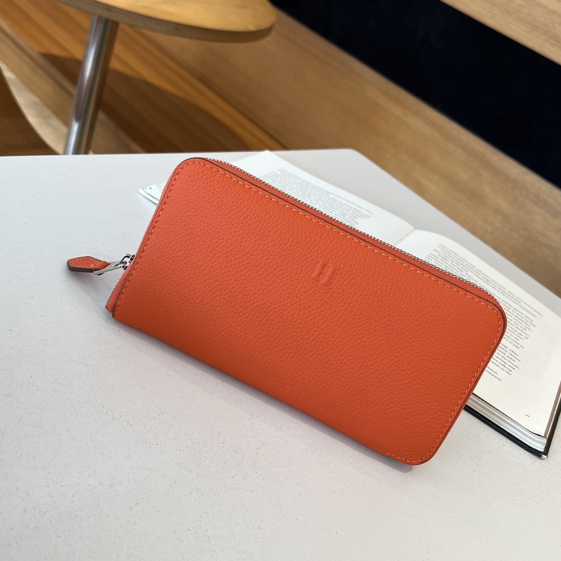 Leather Relief Long Wallet Unisex Zipper Wallet Multifunctional Passport Bag Ticket Card Bag Storage Bag помаранчевий
Leather Relief Long Wallet Unisex Zipper Wallet Multifunctional Passport Bag Ticket Card Bag Storage Bag помаранчевий