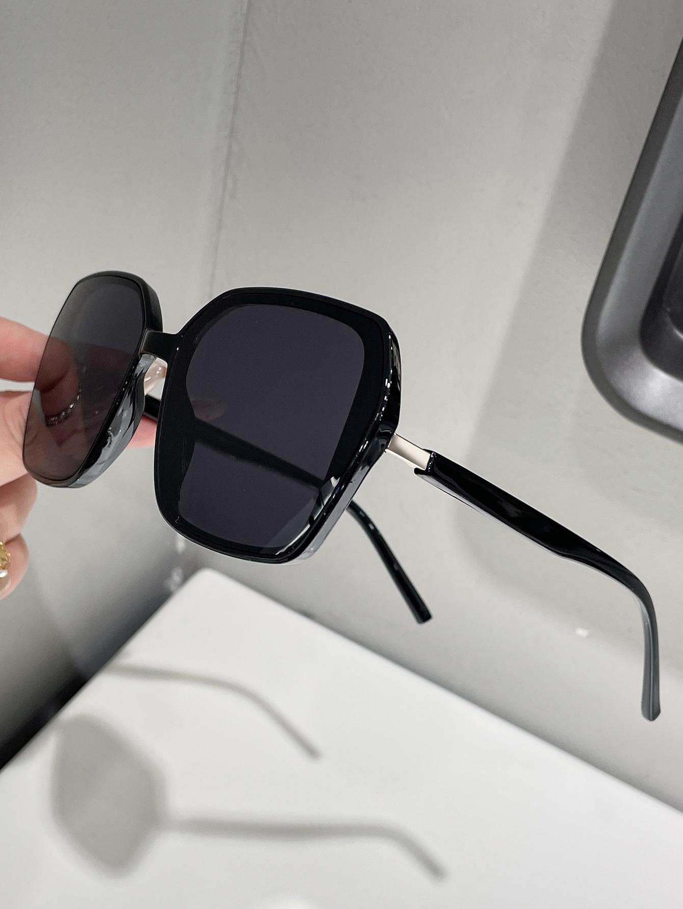 1PC Unisex Y2K Basic Large Square Frame Fashion Glasses Suitable for Daily Wear Photography Driving European Style Optics чёрный
1PC Unisex Y2K Basic Large Square Frame Fashion Glasses Suitable for Daily Wear Photography Driving European Style Optics чёрный