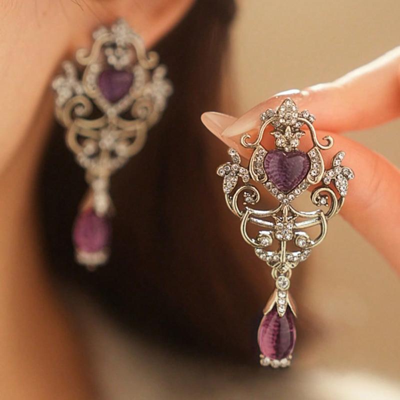1 Pair of Retro Hollow Pattern Purple Color Droplet Shaped Pendant Earrings, A Personalized Holiday Accessory Gift for Women
1 Pair of Retro Hollow Pattern Purple Color Droplet Shaped Pendant Earrings, A Personalized Holiday Accessory Gift for Women