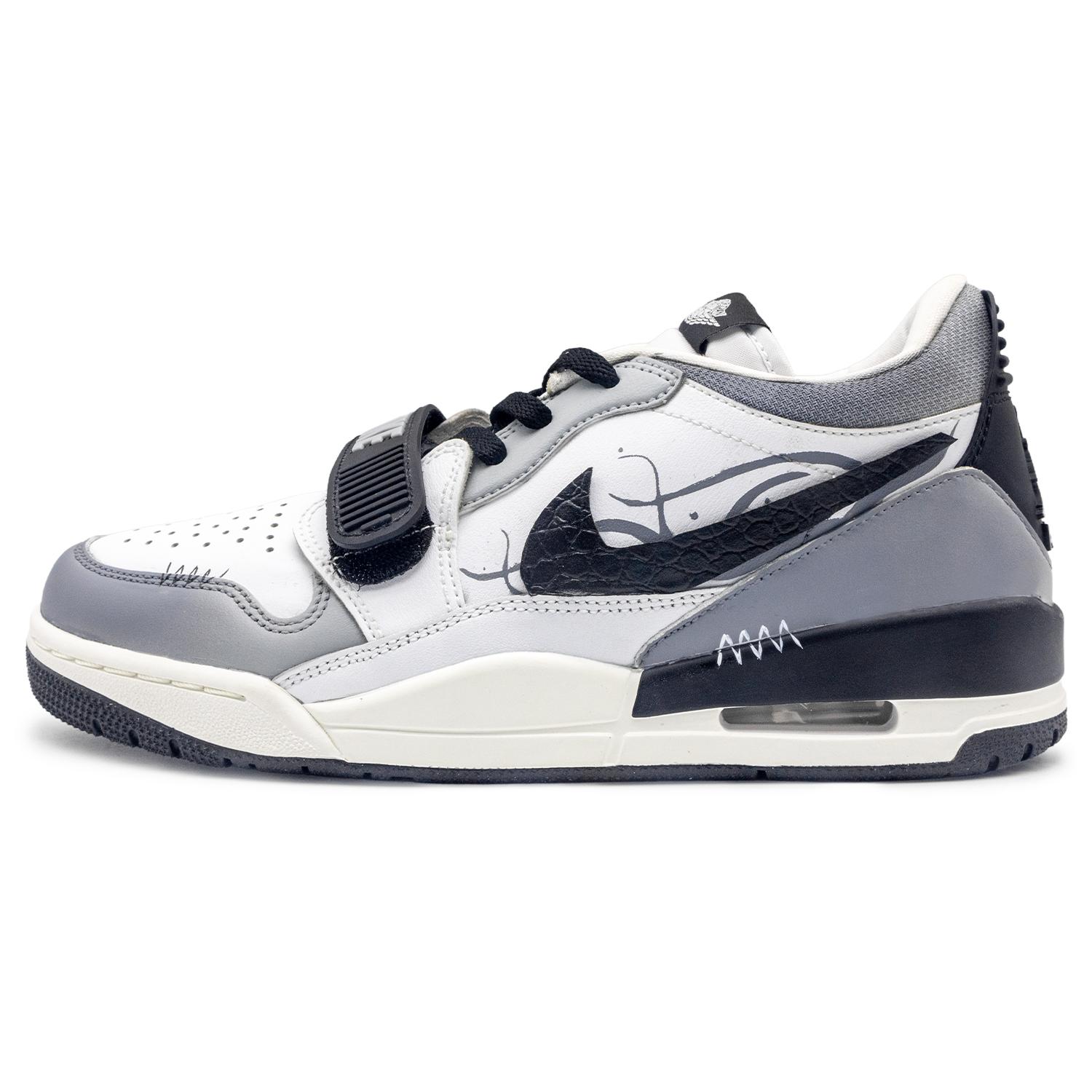 Jordan Legacy 312 Mesh, Leather Abrasion Resistant Low top Vintage Basketball Shoes Men s Black CD7069-110(Team322-) 40.5
Jordan Legacy 312 Mesh, Leather Abrasion Resistant Low top Vintage Basketball Shoes Men s Black CD7069-110(Team322-) 40.5