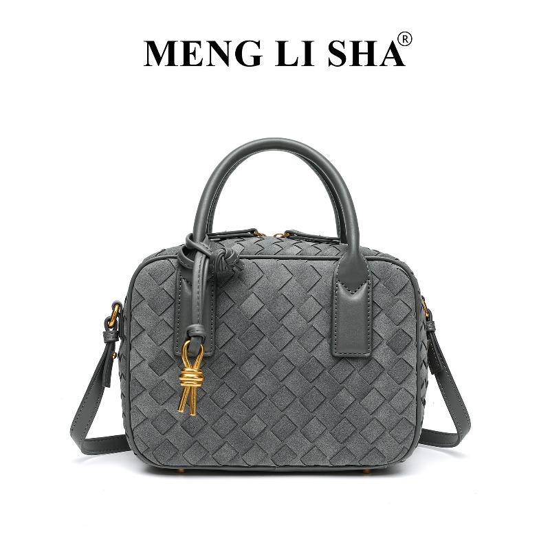 New hand-woven horizontal square shoulder crossbody small square bag commuting fashion versatile portable pillow bag
New hand-woven horizontal square shoulder crossbody small square bag commuting fashion versatile portable pillow bag