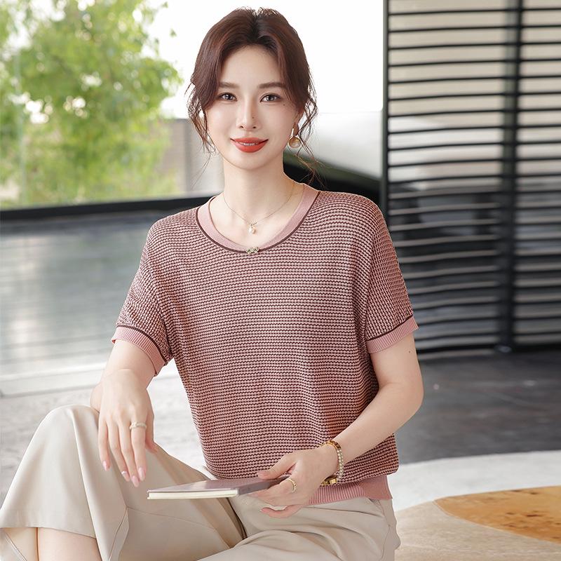 2026 Ice Silk Short-Sleeved T-shirt for Middle-Aged Women: Summer Cool Fashion 5XL (150-165 lbs) розовый
2026 Ice Silk Short-Sleeved T-shirt for Middle-Aged Women: Summer Cool Fashion 5XL (150-165 lbs) розовый