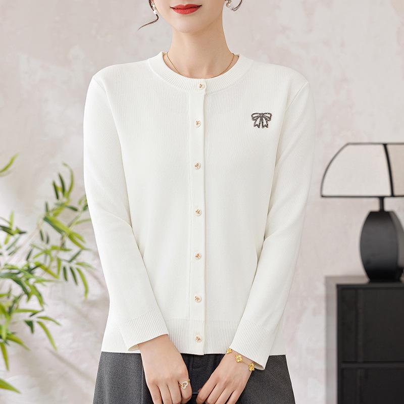 Spring Knit Top for Middle-Aged & Elderly Women - Round Neck Cardigan Sweater XL (110-125 jin)
Spring Knit Top for Middle-Aged & Elderly Women - Round Neck Cardigan Sweater XL (110-125 jin)