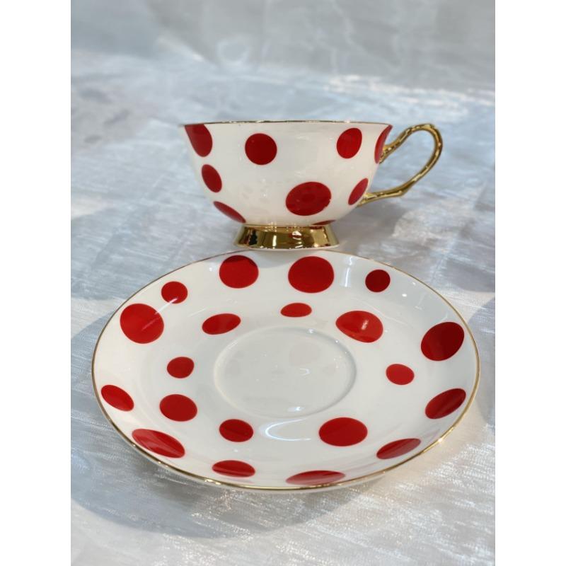 220ml Ceramic Mug Light Luxury Retro Afternoon Tea Coffee Cup Saucer Sets Couple Cup Set Home Creative Drinkware Mugs Home Gift
220ml Ceramic Mug Light Luxury Retro Afternoon Tea Coffee Cup Saucer Sets Couple Cup Set Home Creative Drinkware Mugs Home Gift