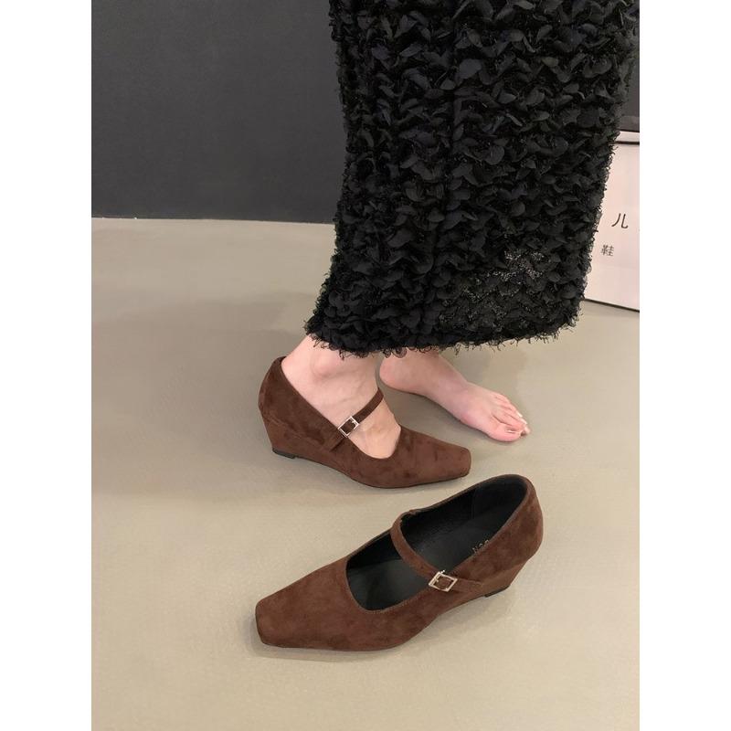 Весенние новые брендовые женские туфли на плоской подошве с круглым носком, женские повседневные балетки из мягкой кожи, элегантные туфли 39
Весенние новые брендовые женские туфли на плоской подошве с круглым носком, женские повседневные балетки из мягкой кожи, элегантные туфли 39